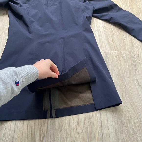 Arc’teryx Codetta Rain Shell Jacket (Navy) - Picture 5 of 10